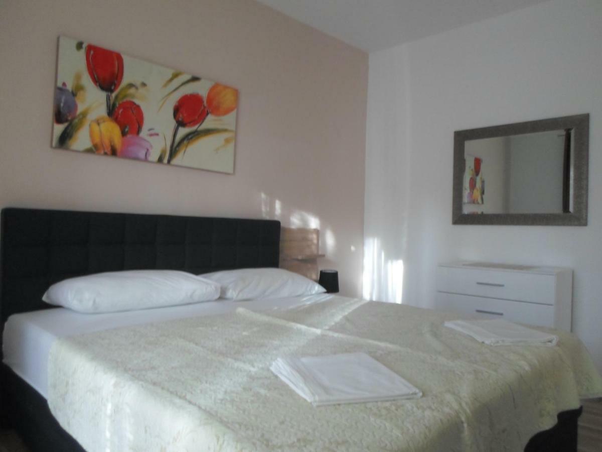Apartments Golic Biograd Na Moru Exterior foto